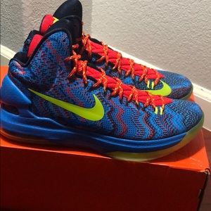 KD V Christmas brand new